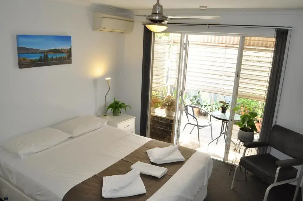 Standard Double room with balcony (full double bed)