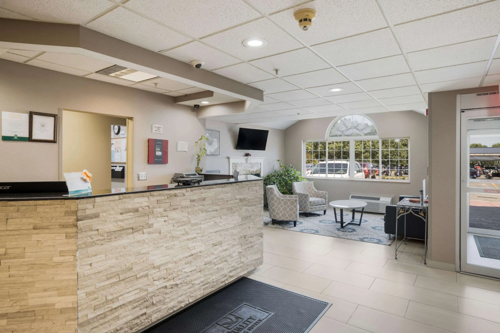 Lobby & Reception
