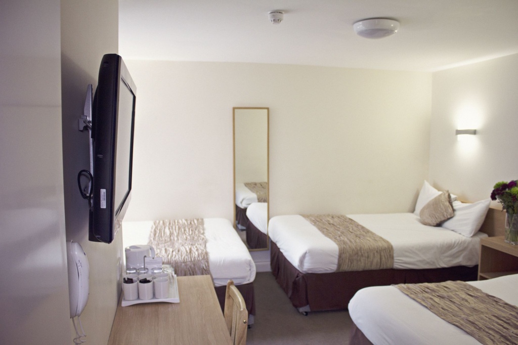 Отель Queens Hotel в Лондоне