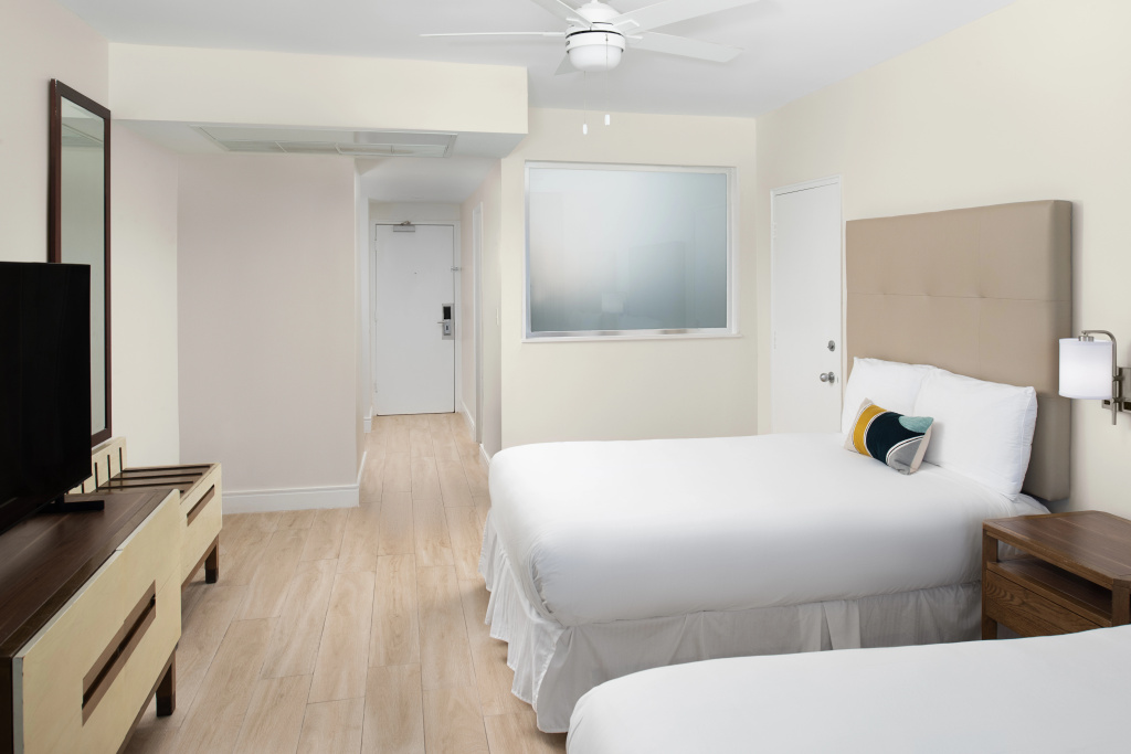 Sherry Frontenac Oceanfront Hotel — 3