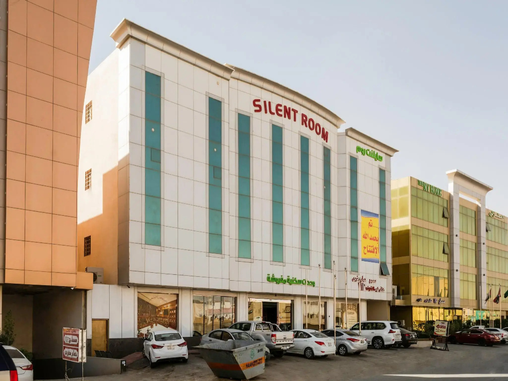 Silent Room Hotel by OYO Rooms