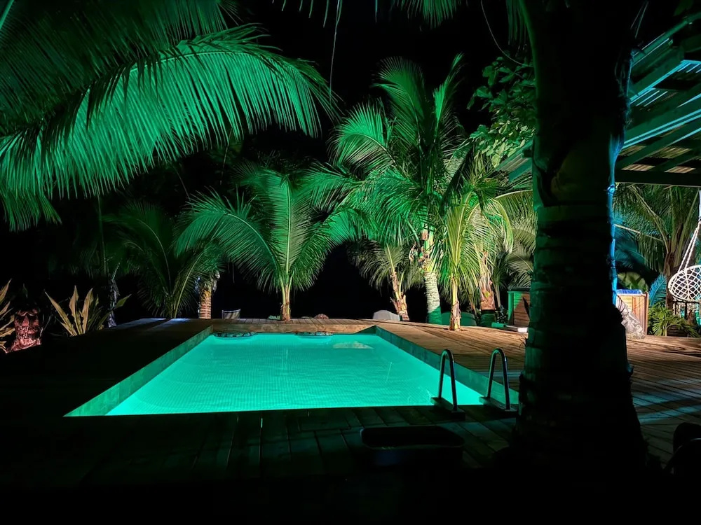 Exquisite Bungalow With Beachfront Jacuzzi