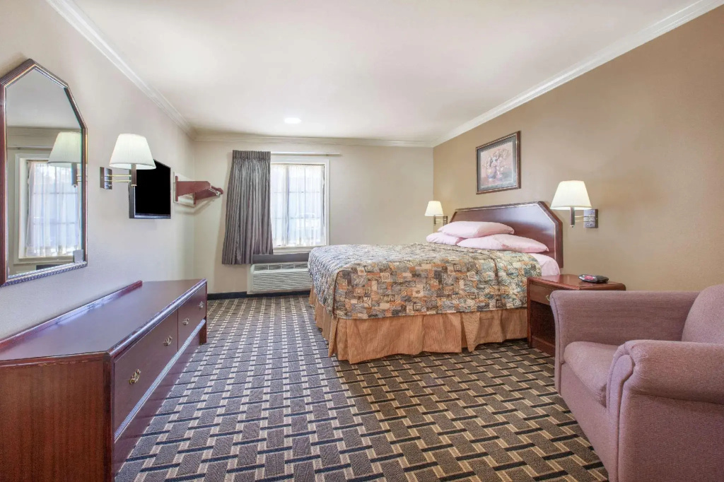 Double Suite (full double bed)