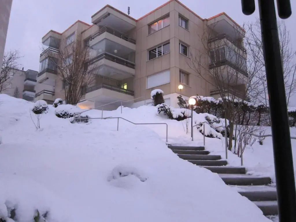 2.5-Zimmer-Wohnung Balkon freie See- und Bergsicht, Garage PPe