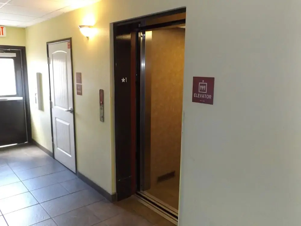 Lobby & Reception