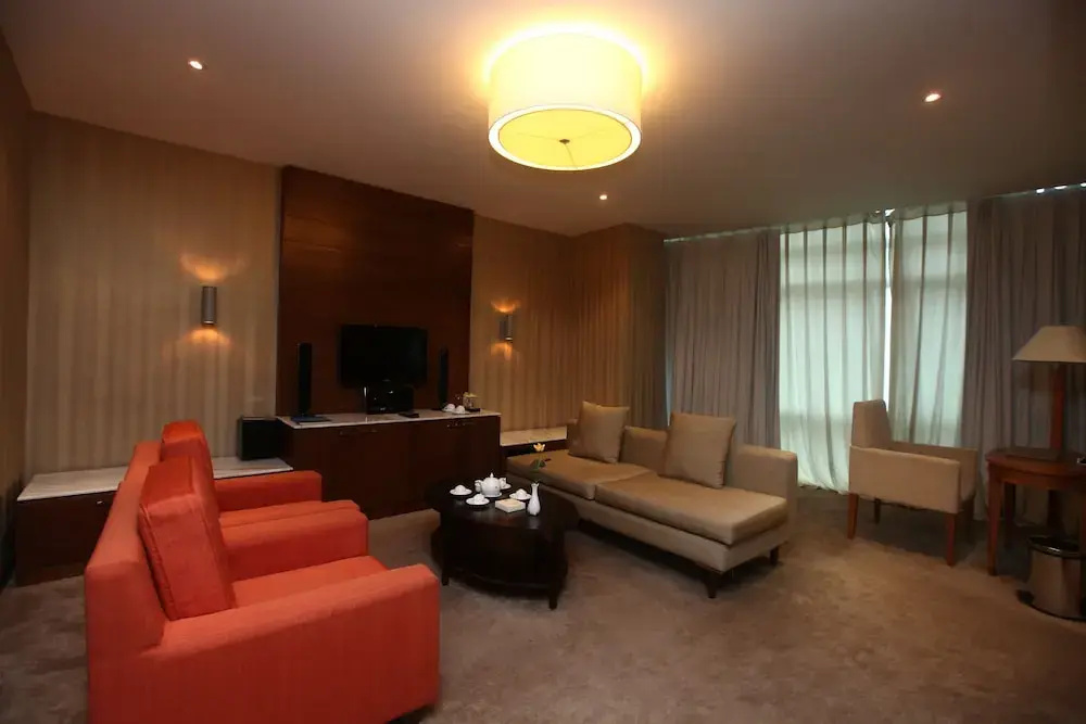 Petro Hotel — 5