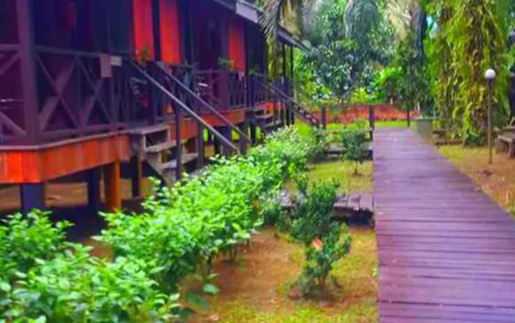 Sukau Backpackers B&B