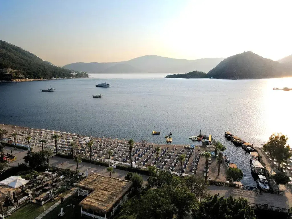 Beach & Waterfront