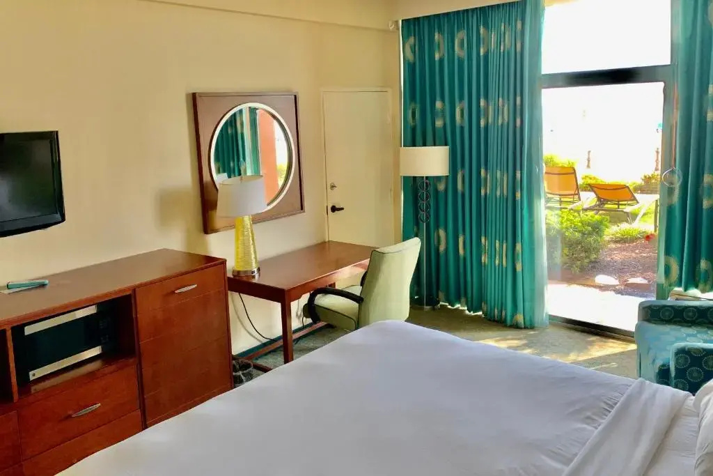 Holiday Inn & Suites Virginia Beach North Beach by IHG - Chambres