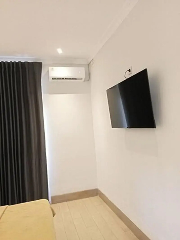 Deluxe Double room (full double bed)