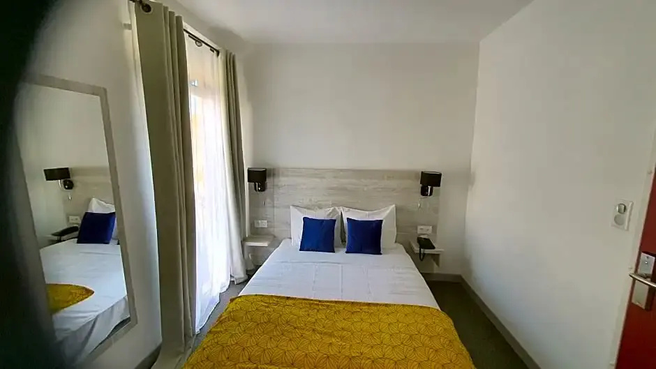 Economy room