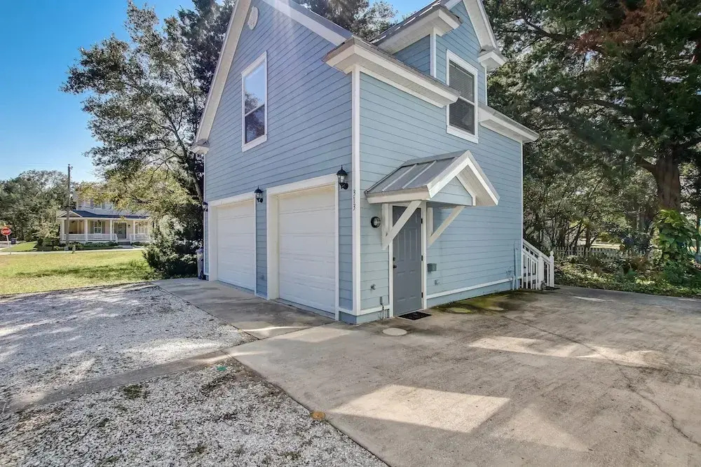 313 New Street 1 Bedroom Apts by RedAwning