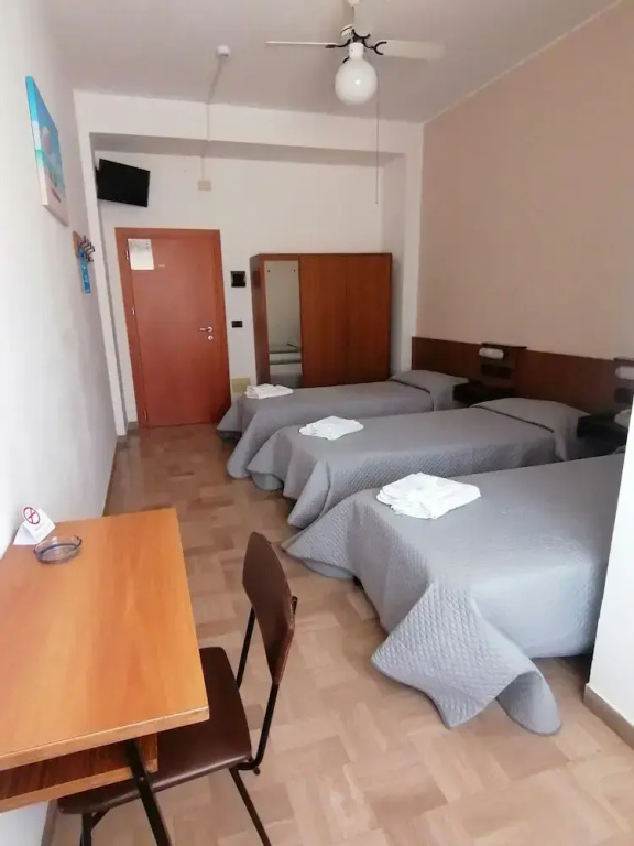 Standard Triple room with balcony
