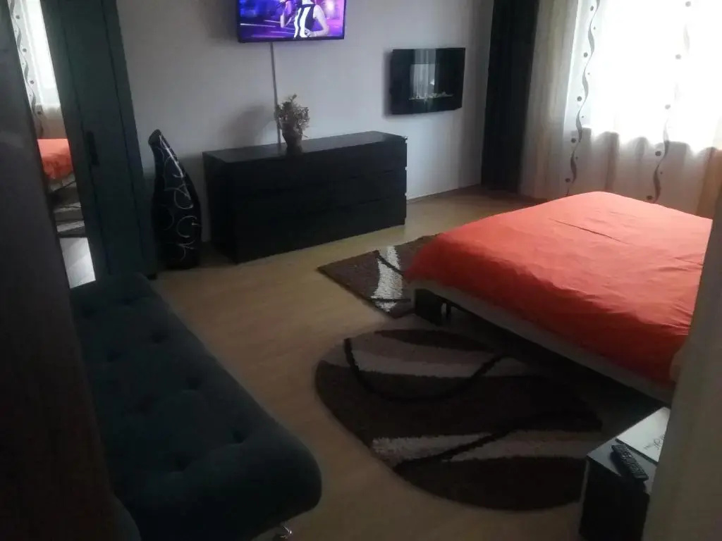 Deluxe Studio