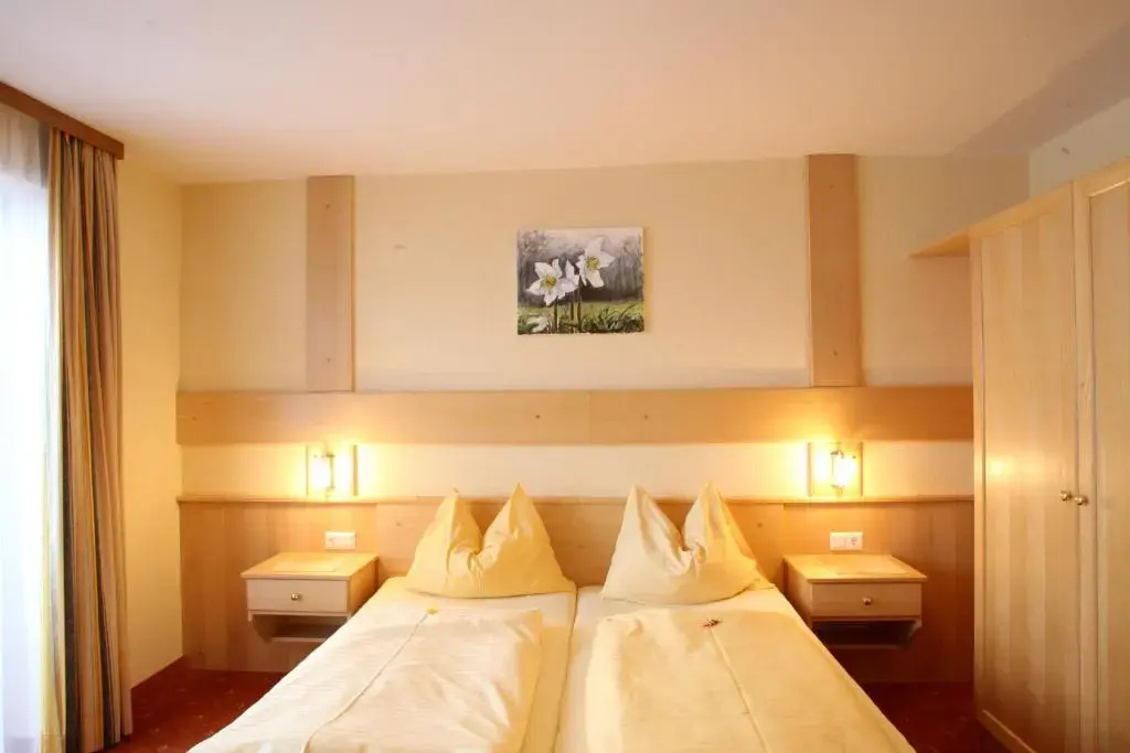 Standard Double room with balcony (full double bed)