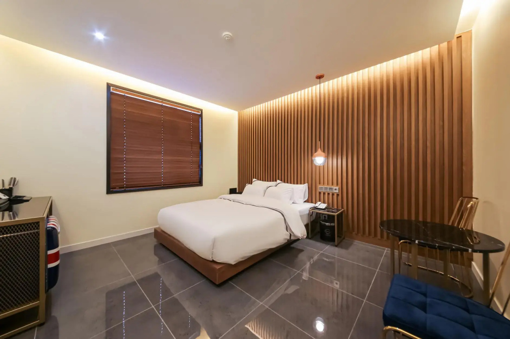 Standard Double room (full double bed)