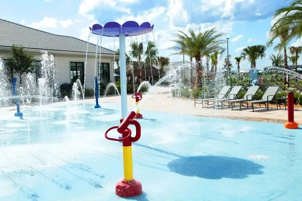 Storey Lake - Private Pool- King Bed - 4BD/3BA
