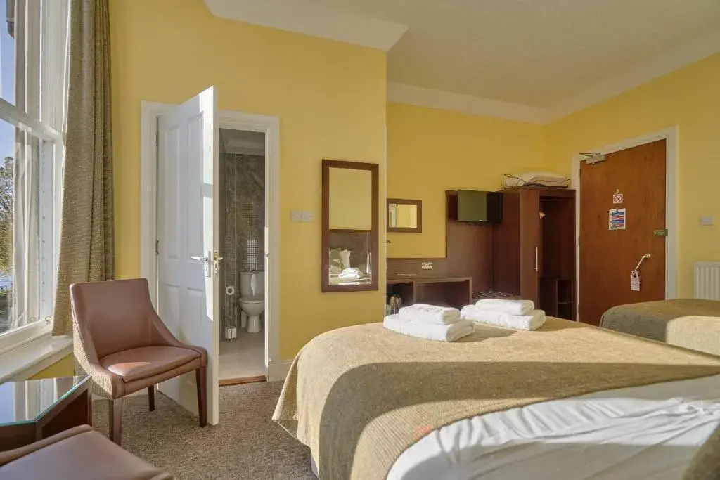 Standard Triple room