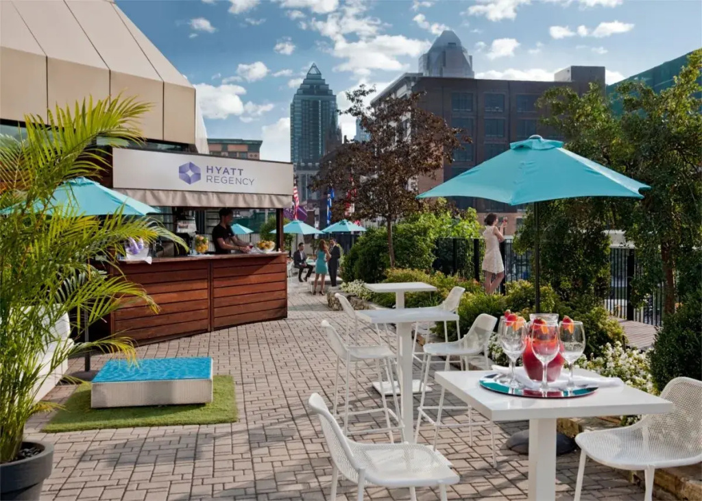 DoubleTree by Hilton Montreal - 2