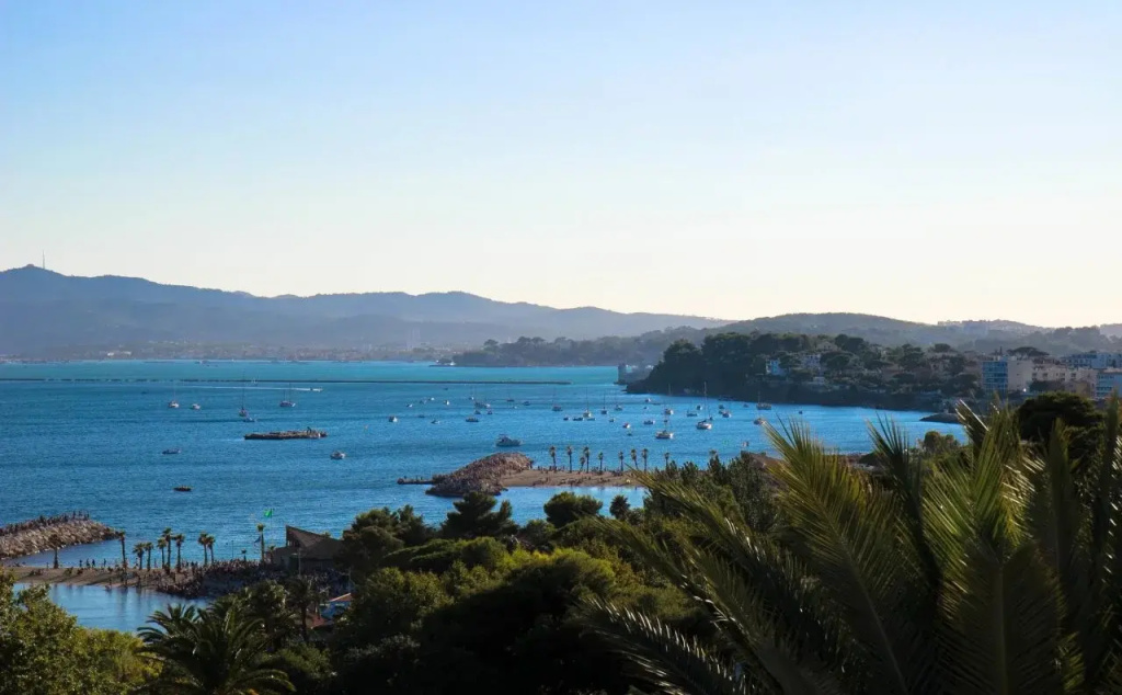 Beach & Waterfront