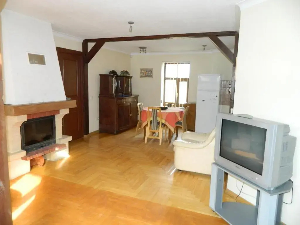 3 Bedrooms Apartment