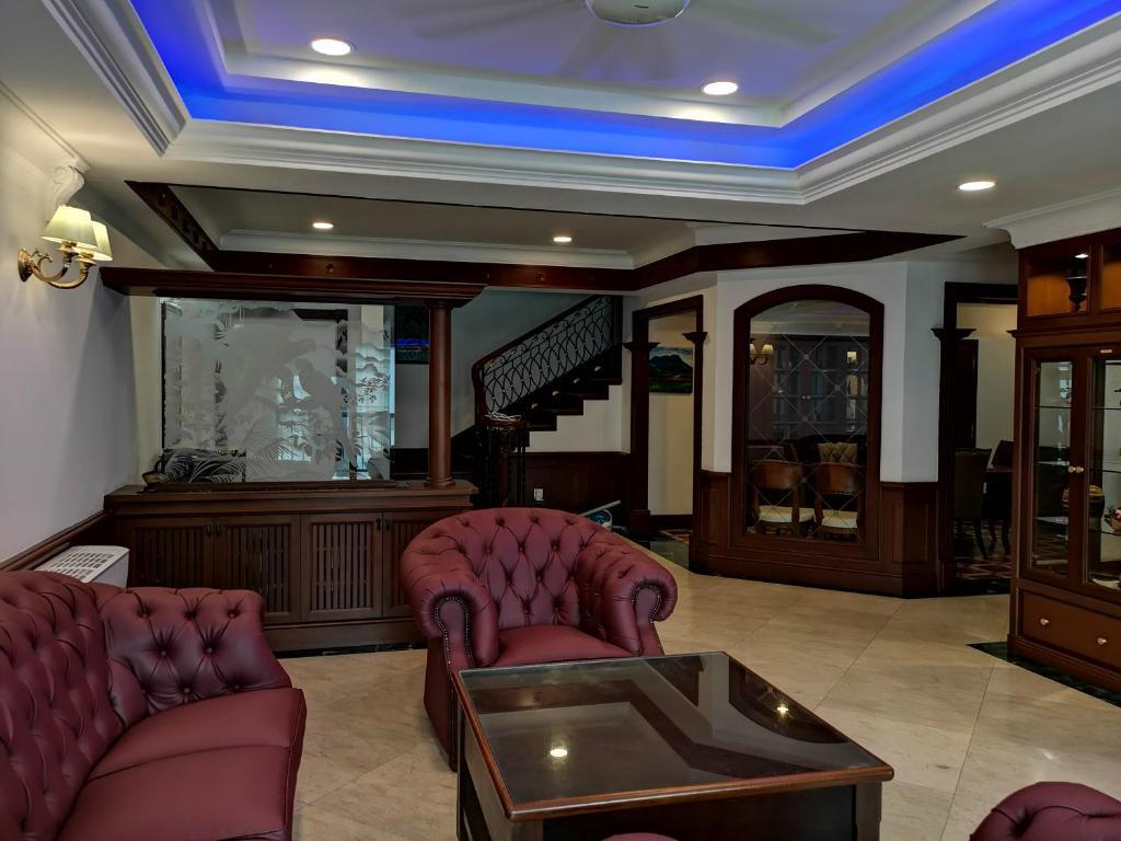 Marina Court Luxury Penthouse