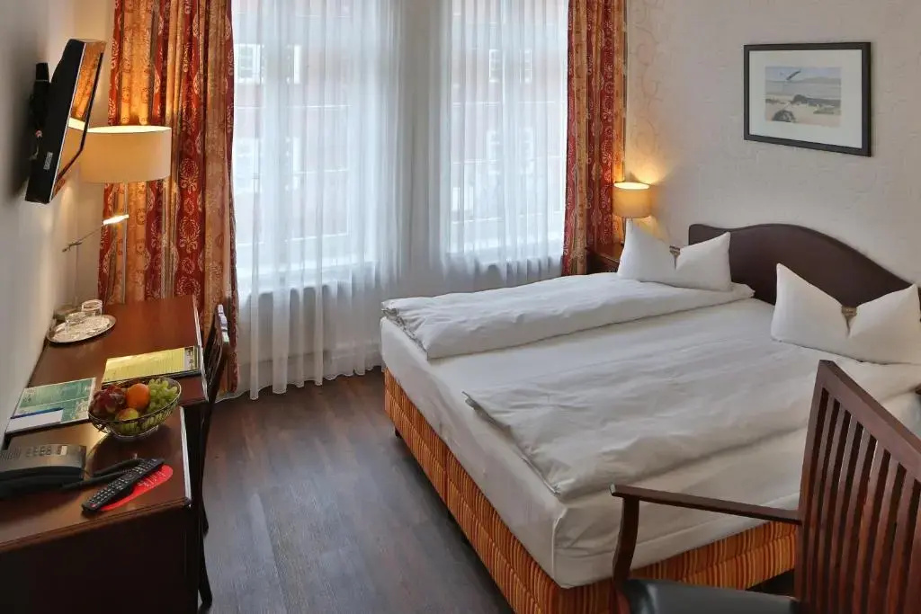 Standard Double room (full double bed)
