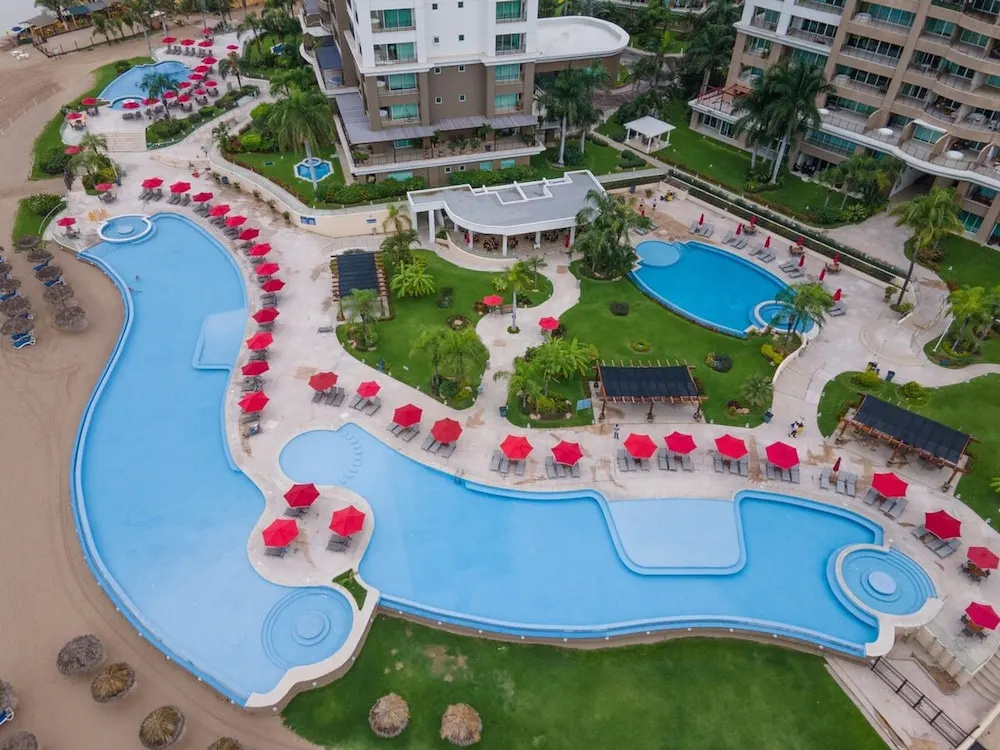 Ocean Front Condo 1 Bedroom 3 Beds 2 Bathrooms