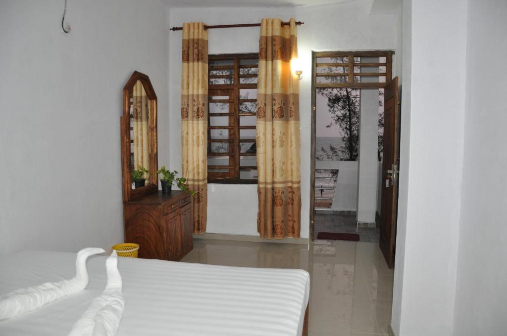 Happy Bay Guest House And Restaurant