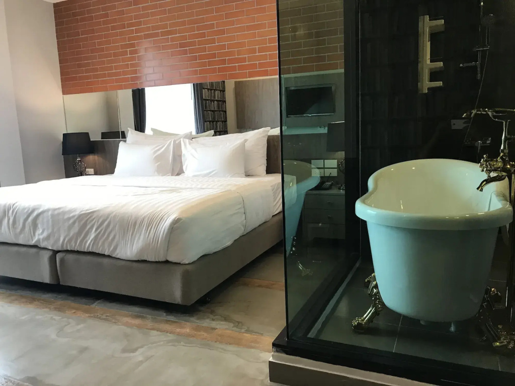 Отель V20boutique Jacuzzi Hotel в Бангкоке