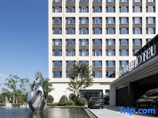 The qube Hotel