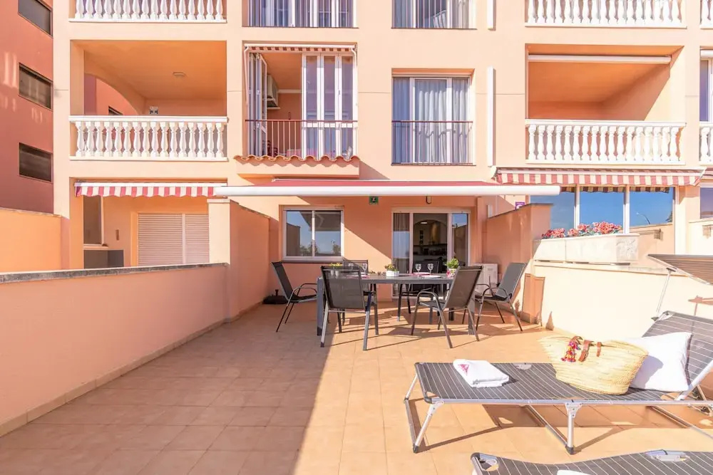Beachfront Apartment in Empuriabrava With Pool