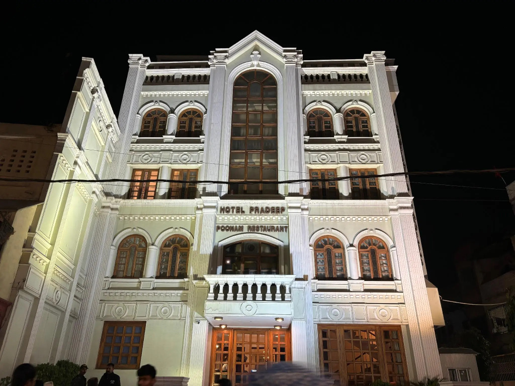 Hotel Pradeep by null