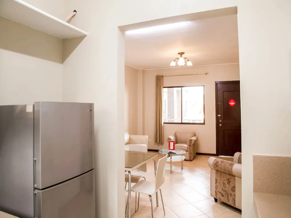 Las Palmeras Apartelle by OYO Rooms