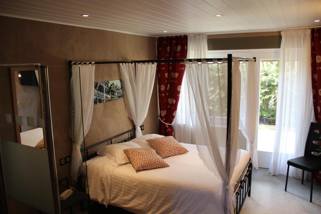 Voir la photo 2 — Hotel Restaurant Les Pins
