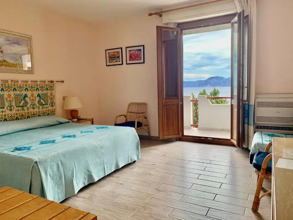 Standard Double room with sea view (full double bed)