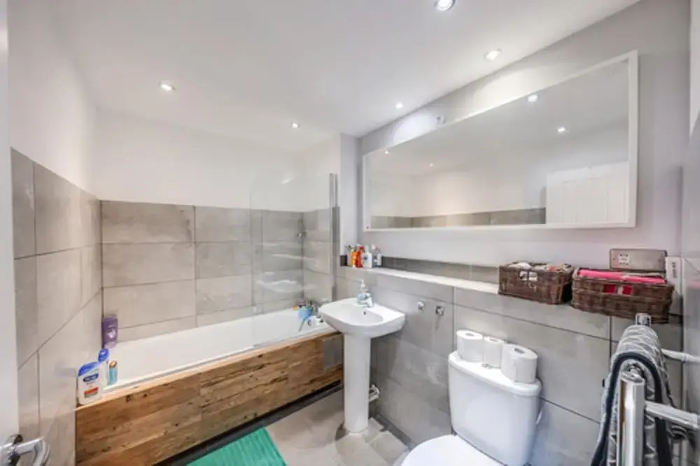 London Suburb Home, Sleeps 7 - Great Connections