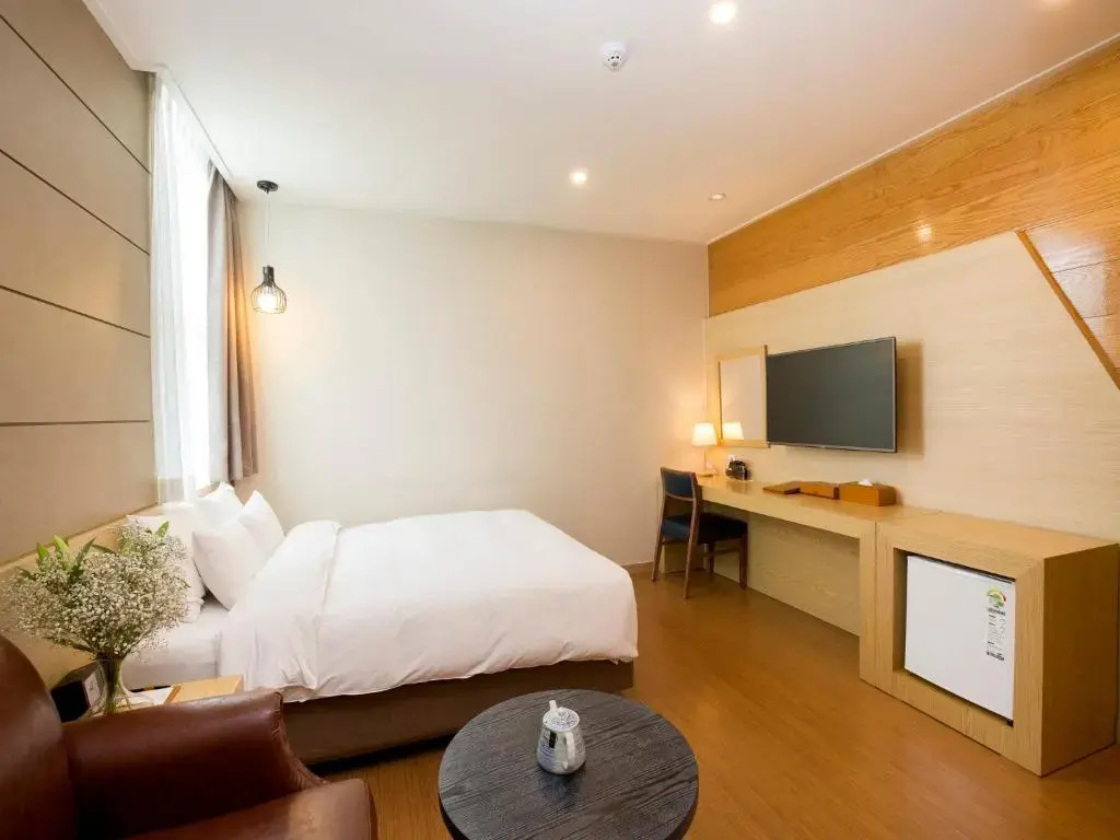 Superior Double room (full double bed)