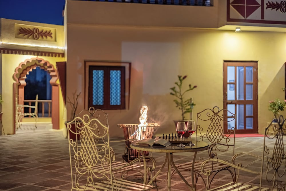 Alaya Stays Abhimanyu Mansion Topaz 2BHk