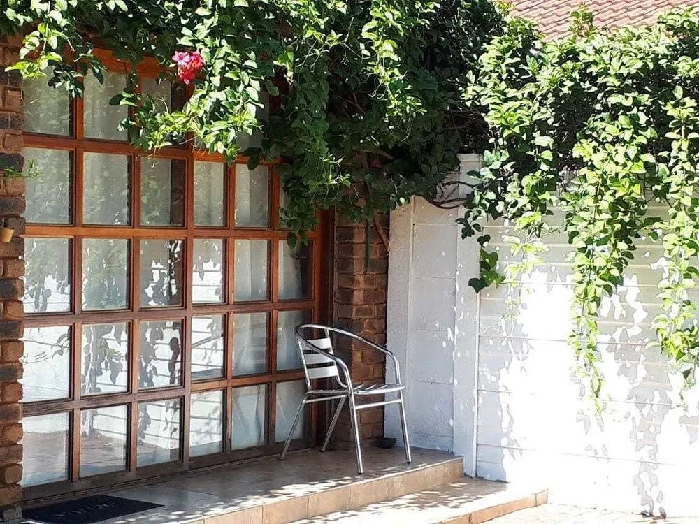 8 Soenie Avenue Self Catering