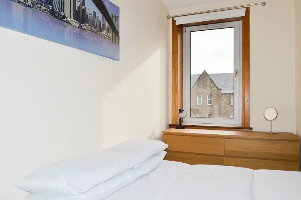 2 Bedroom Apartment Near Leith Walk