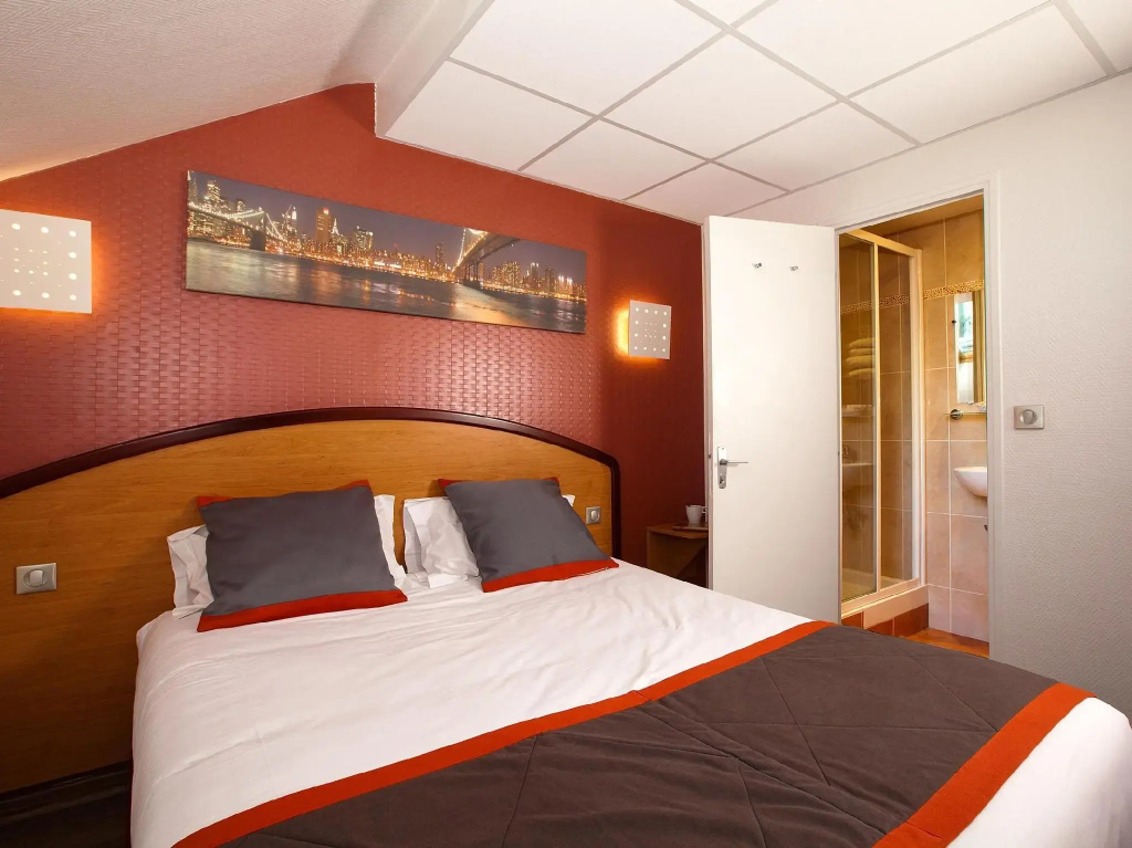 Standard Double room (full double bed)