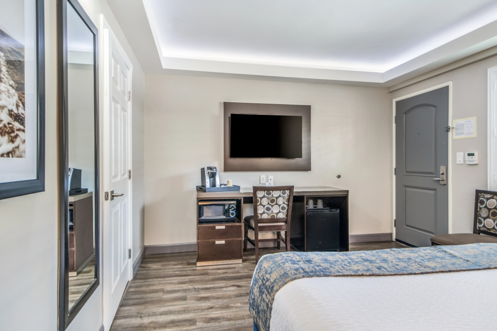 Inn at 50 at Long Beach Convention Center — 3