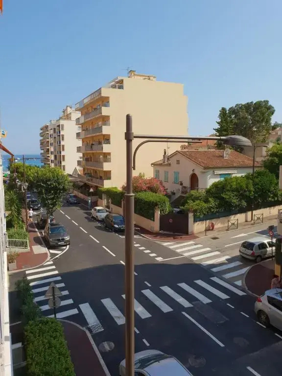 Beautiful studio near sea (free parking)