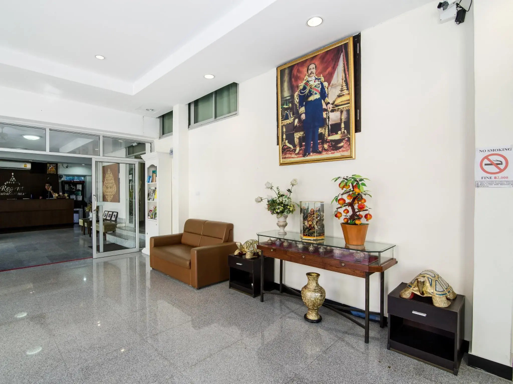 Lobby & Reception