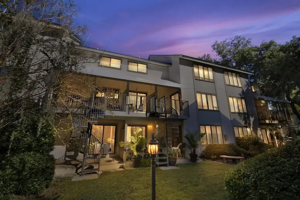 Escape to Hilton Head! Two Bedroom Villa Just A Short Walk To Beach! 2 Villa by Redawning