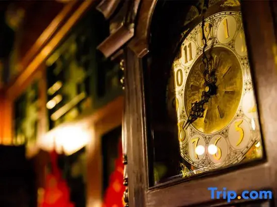 Rongfu Laozhai Hotel Close to Shichahai Scenic Area , Nanluogu Lane and Forbidden City
