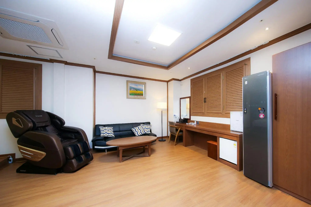 Double Suite (full double bed)