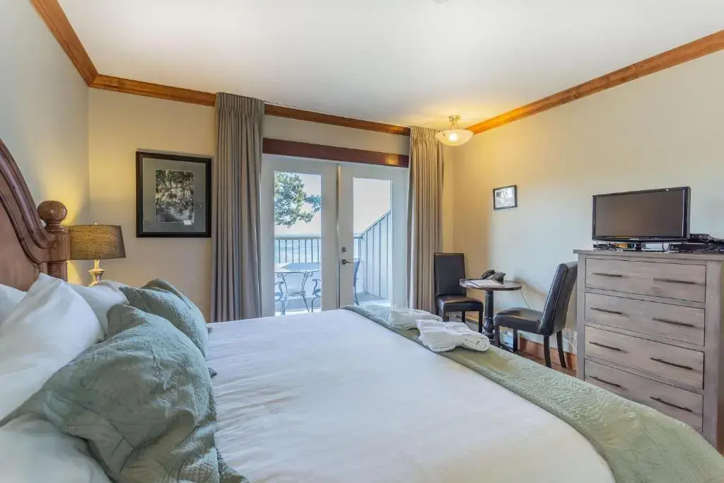 Mayne Island Resort by null