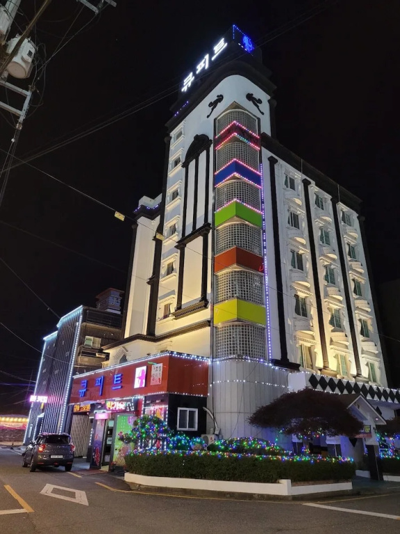 Cupid Motel